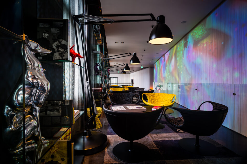 art'otel Library